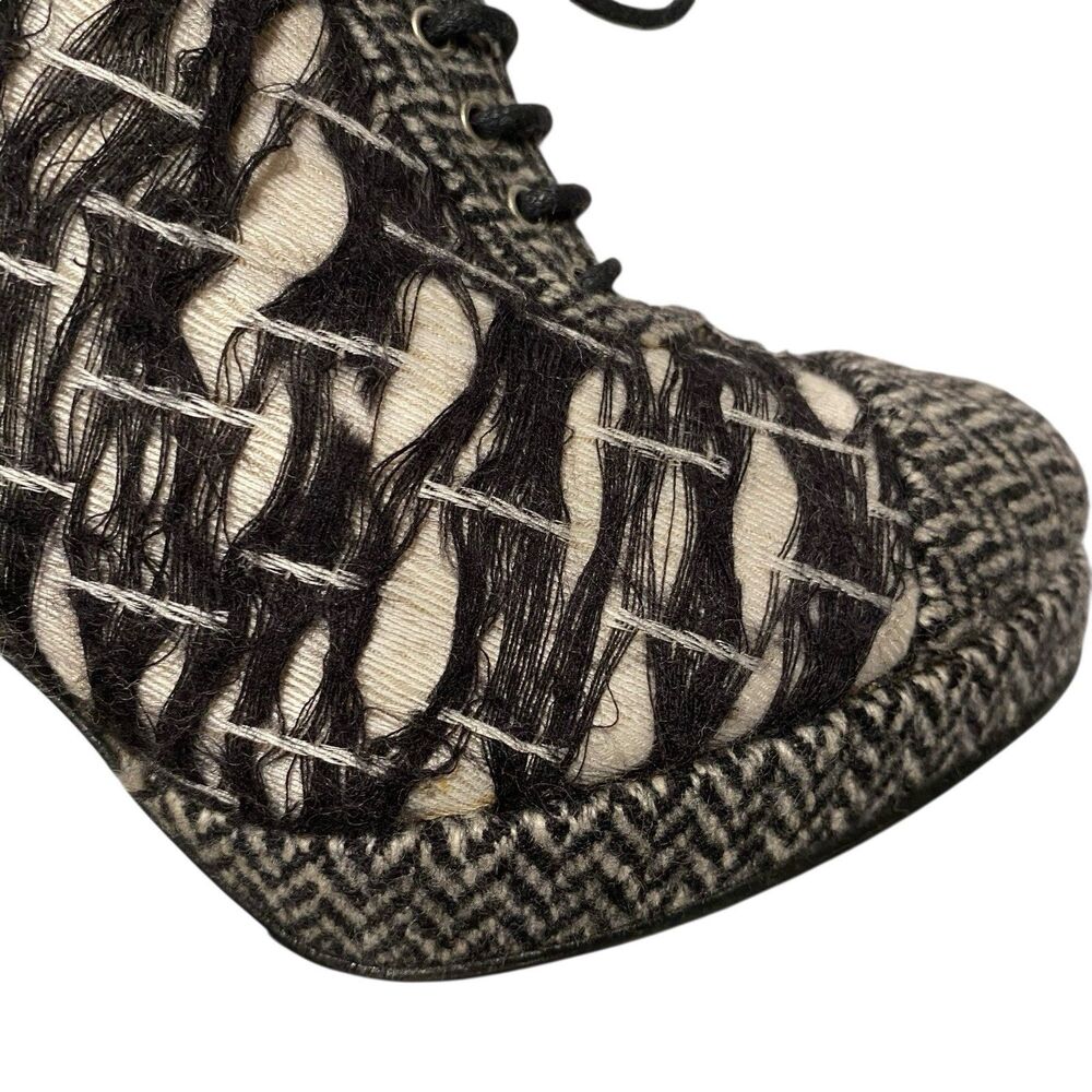 CHANEL Tweed Lace Up Booties Heels EU 37 Black White Ankle Boots -Authenticated - Picture 15 of 15